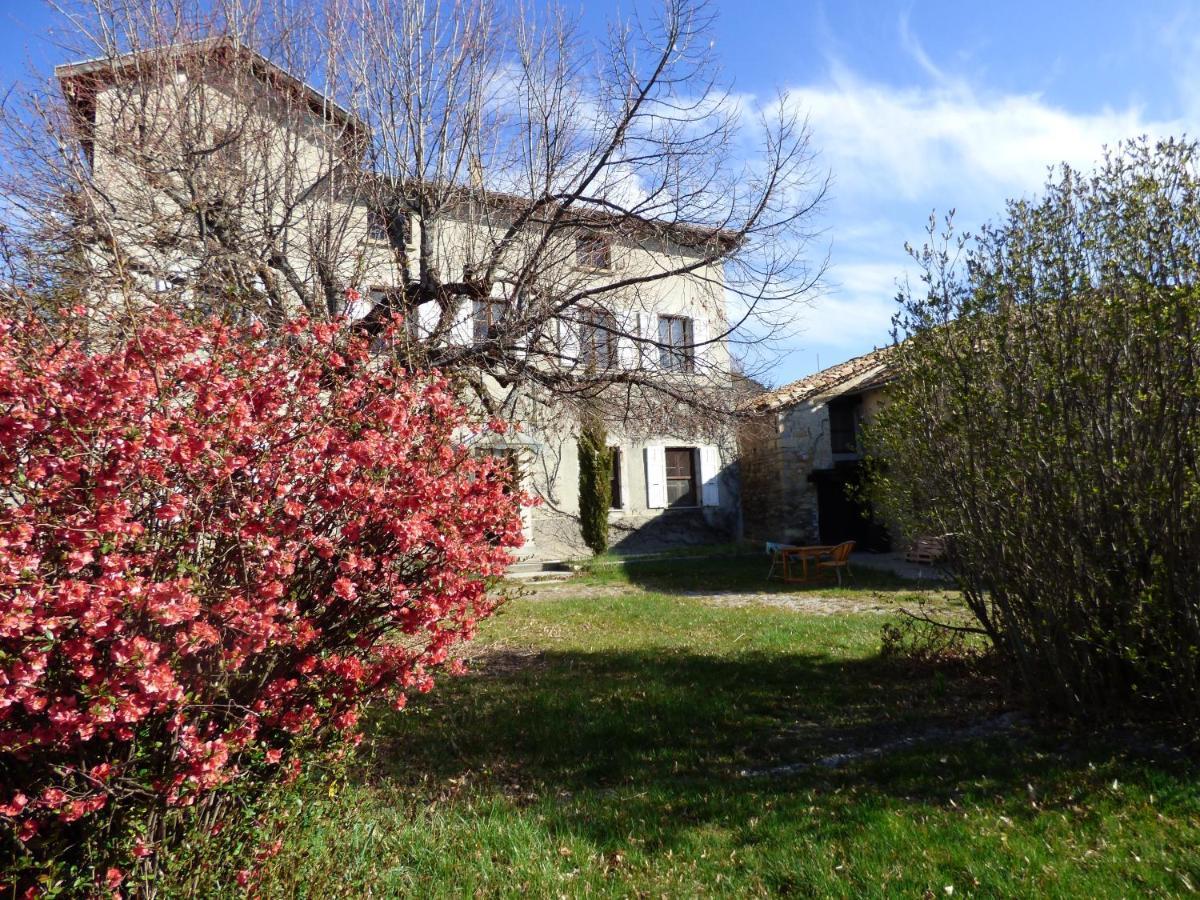 Отель Le Relais Des Baronnies Montjay  Экстерьер фото