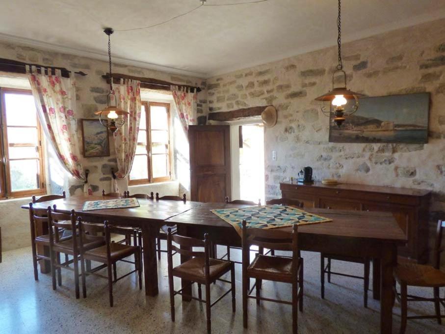 Отель Le Relais Des Baronnies Montjay  Экстерьер фото