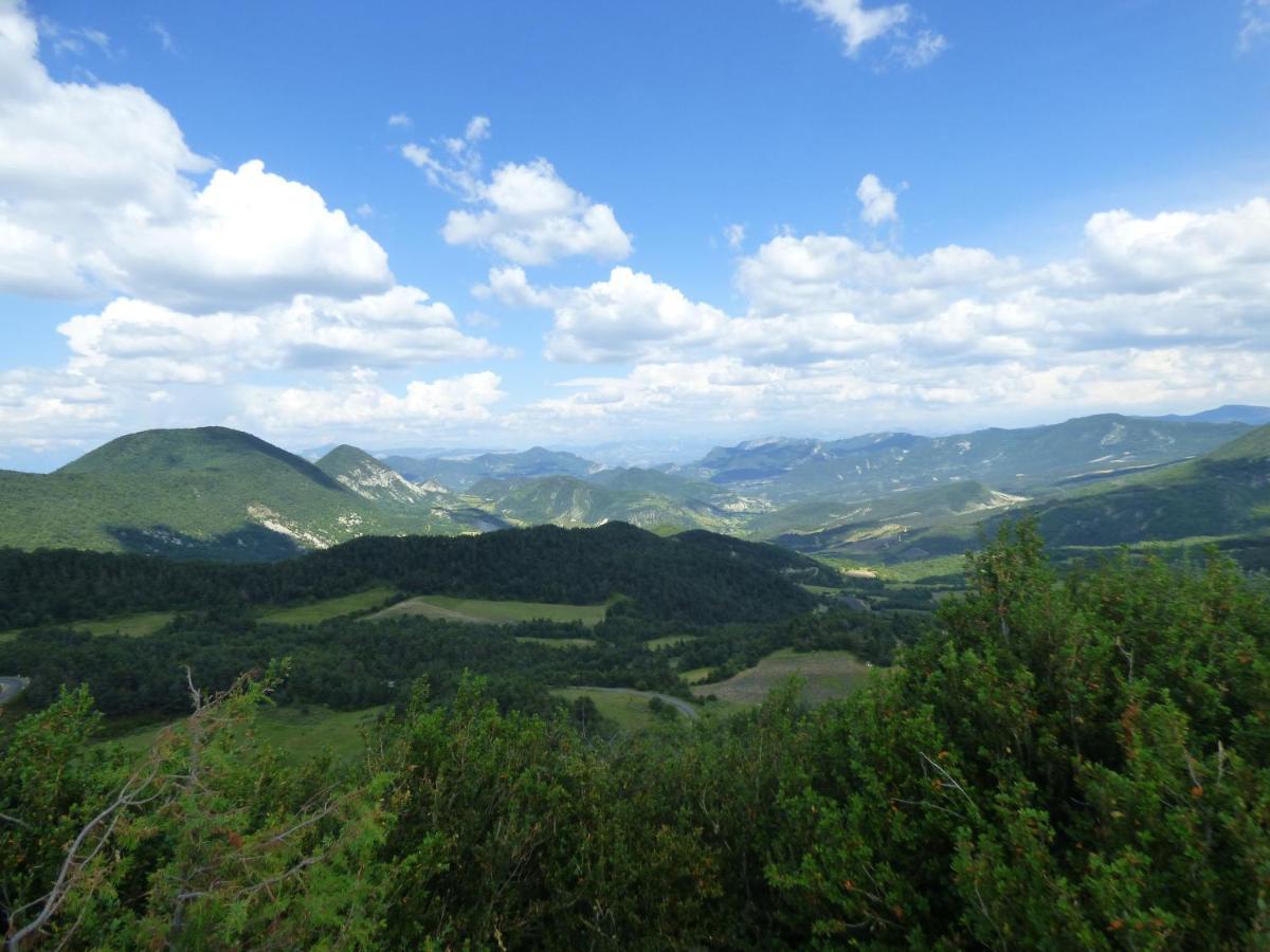 Отель Le Relais Des Baronnies Montjay  Экстерьер фото